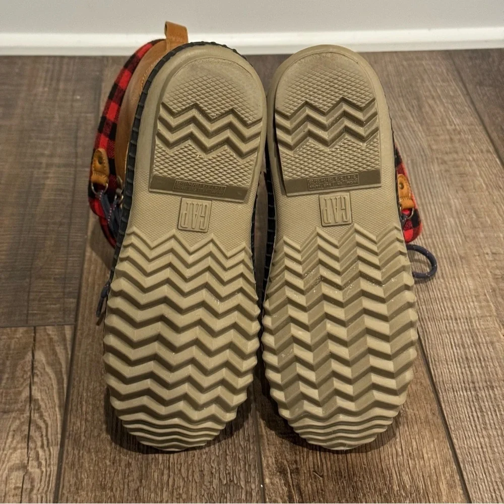 Gap Kids Buffalo Check Plaid Duck Boots 3M Thinsulate Boys Size 3/4